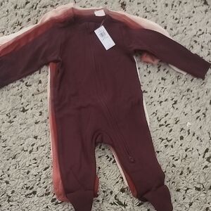 Old Navy Kids 5 PIECE 6-9M ON ONESIE